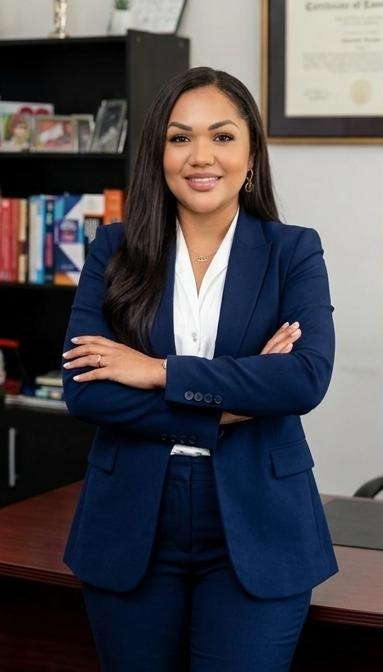 Dra. Camila Zena